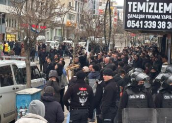 Li Wanê tevî astengiya polîsan jî gel li ber xwe dide