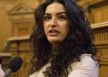 Parlementera Almanyayê: Eferim Almanya, li Sûriyê dostên we endamên DAÎŞê berdidin 