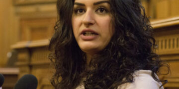 Parlementera Almanyayê: Eferim Almanya, li Sûriyê dostên we endamên DAÎŞê berdidin 