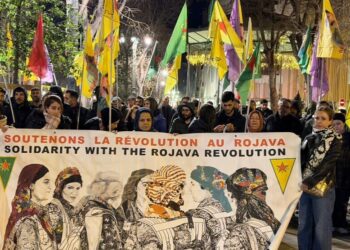 Kurdên li Ewropa ji bo Rojava meşiyan