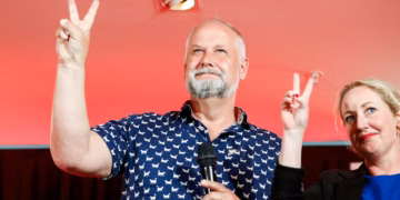 Parlementerê Swêdî: Hêvî li Rojava ye