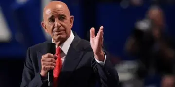 Tom Barrack: Em li Helebê ji bo agirbestek mayînde hewl didin