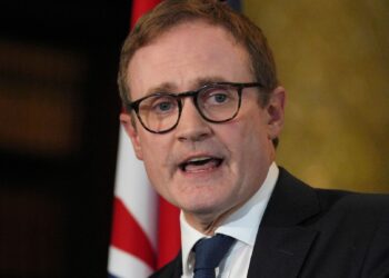 Ji Îngilîstanê angaşta balkêş: Rejîma Îranê amadekariya revê dike