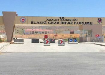 Girtîgehê destûr neda ku girtî biçe şîna bavê xwe