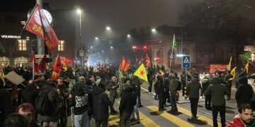 Polîsên Zurîhê ji çalakiyên ji bo Rojava re bûn asteng