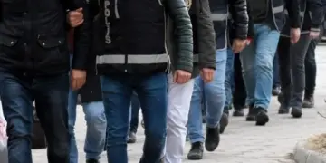 Li Amedê 5 ciwanên enternasyonalîst hatin binçavkirin