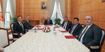 Endamên komîsyonê yên DEM Partiyê: Rapora pêşnûmeyê neqediyaye