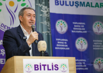 Bakirhan: Kurd li benda gavavêtinê ne