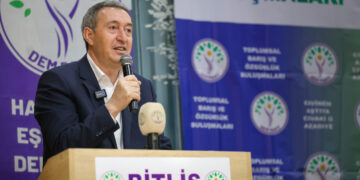 Bakirhan: Kurd li benda gavavêtinê ne