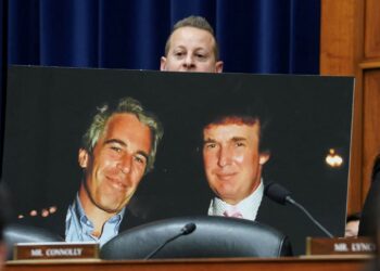 ‘Wezareta Dadê dosyeyên bûyera Epsteinê yên Trump veşartine’