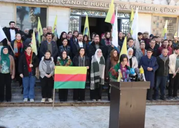 Hunermendên Rojava bang kir: Bibin dengê gelê Kurdistanê