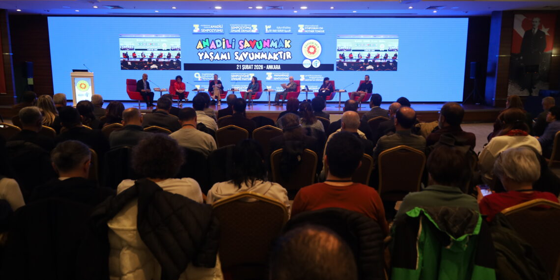 Akademîsyenê Holandî: Kurdî xwedî bingeh e, zimanê perwerdehiyê ye