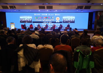 Akademîsyenê Holandî: Kurdî xwedî bingeh e, zimanê perwerdehiyê ye