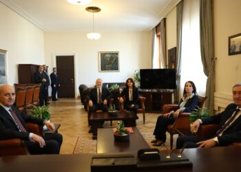 Numan Kurtulmuş hemserekanê DEM Partî reyde kom bi