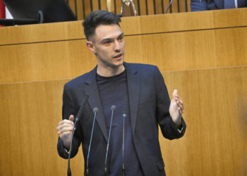 Paul Stich: Çareserîya ke kurdan û kêmnetewan teber ra verdana, domdar nêbena