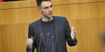 Paul Stich: Çareserîya ke kurdan û kêmnetewan teber ra verdana, domdar nêbena