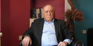 Alinak li dijî dorpêçê dest bi greva birçîbûnê kir