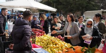 Etîketên Kurdî li bazara taxê hatin belavkirin