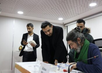 Rênas Jiyan bi helbestên xwe roja ziman pîroz kir