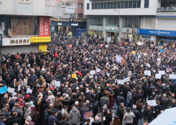 Ji Gelê Kurd peyam: Hûn nikarin 60 milyon Kurd bêstatu bihêlin