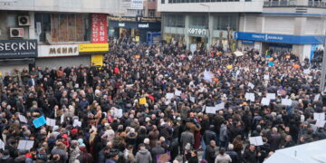 Ji Gelê Kurd peyam: Hûn nikarin 60 milyon Kurd bêstatu bihêlin