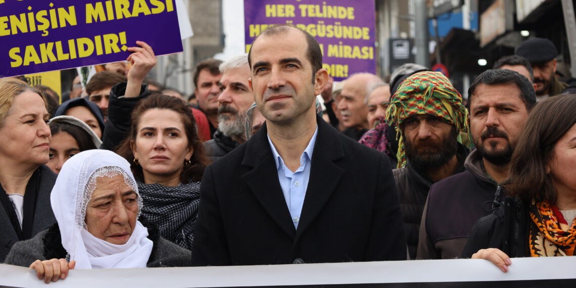 Keskîn Bayindir: Meseleya Kurd dê şewirmendan jî têk bibe