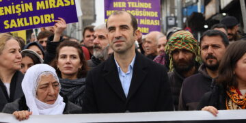 Keskîn Bayindir: Meseleya Kurd dê şewirmendan jî têk bibe