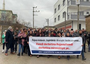 Bajarokê Comaniyê ji bo Rojava meşiya