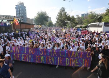Dayikên Aştiyê: Heta ku Serokê me azad be em ê li ber xwe bidin