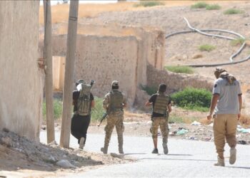 Polîtîkayên navendîbûnê yên Hikûmeta Demkî pevçûnan kûr dike