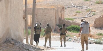 Polîtîkayên navendîbûnê yên Hikûmeta Demkî pevçûnan kûr dike