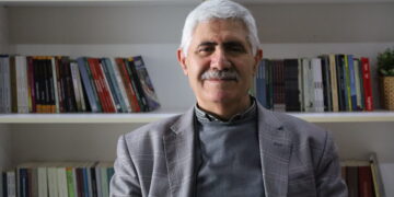 Zimanzan Varli: Divê em ji bo perwerdehiya bi zimanê xwe li qadan bin