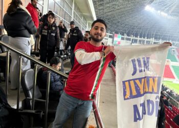 Di maça Amedsporê de flamaya ‘Jin jiyan azadî’ hate desteserkirin