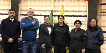 Heyeta Fransayî serdana YPJê kir