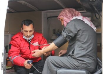 Heyva Sor a Kurdistanê alîkariya tenduristiyê da koçberan