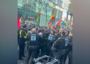 Li Karlsruhê polîsan êrîşî çalakiya Rojava kirin