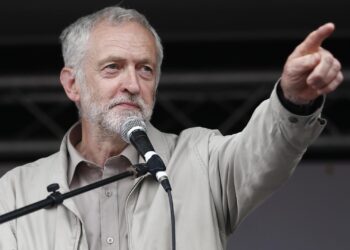 Parlamenterên Îngilîstanê: Rêveberiya Xweser nas bikin