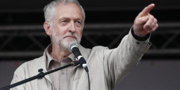 Parlamenterên Îngilîstanê: Rêveberiya Xweser nas bikin