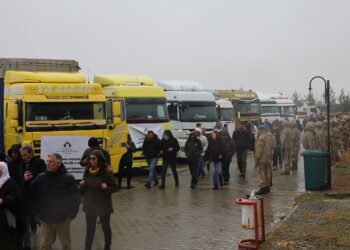 Hetkarîya merdimî nêresaye Kobanî: 25 TIRê hetkarî agêrayê Amed
