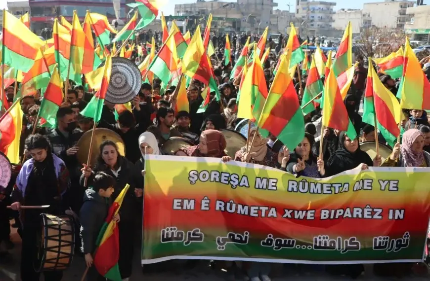 Xelkê Kobanê ji bo parastina destkeftiyên xwe meşiya