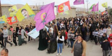 Gelê Şengal û Mexmûrê: Rojava yekîtiya neteweyî ava kir