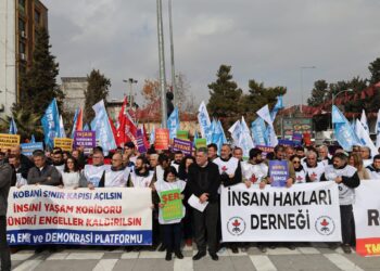 Bi dehan rêxistinên sivîl li Pirsûsê bang kirin: Deriyê sînor vekin