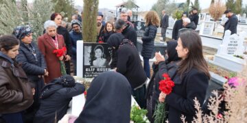 Li goristanên Semsûrê qurbaniyên erdhejê hatin bibîranîn