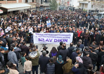 Bakur silav da Rojava: Em ê her dem Rojava biparêzin