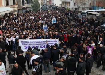 Bakur silav da Rojava: Em ê her dem Rojava biparêzin TÊ NÛKIRIN