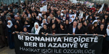 Li Bakur û Tirkiyê 15ê Sibatê tê şermezarkirin: Bi deh hezaran kesî azadiya Ocalan xwest TÊ NÛKIRIN