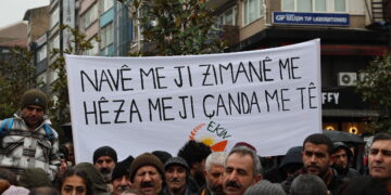 Li Stenbolê meşa 21ê Sibatê: Zimanê Kurdî azad bibe dê pêvajo jî li pêş bikeve