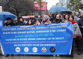 Stenbol de rayîrşîyayîşê 21ê sibatê: Ziwanê kurdkî ganî azad bo