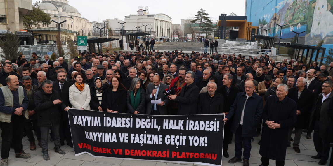 ‘Qeyim dê têk biçe û gelê Wanê bi ser bikeve’