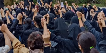 Li Zanîngehên Îranê sloganên ‘Basîj DAIŞ e’